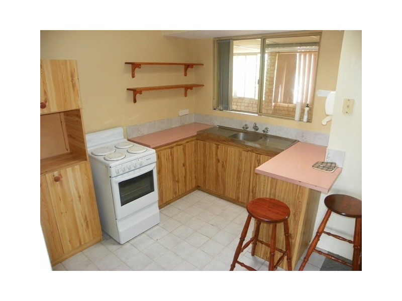 10 Moore Court, Cooloongup WA 6168