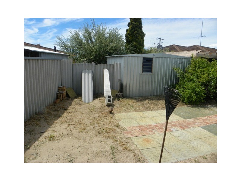 10 Moore Court, Cooloongup WA 6168
