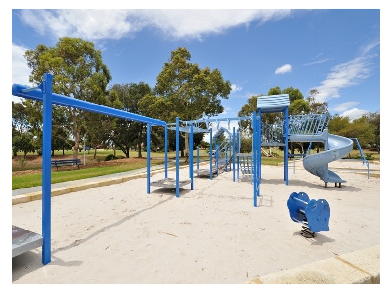 27 Silkhurst Crescent, Warnbro WA 6169