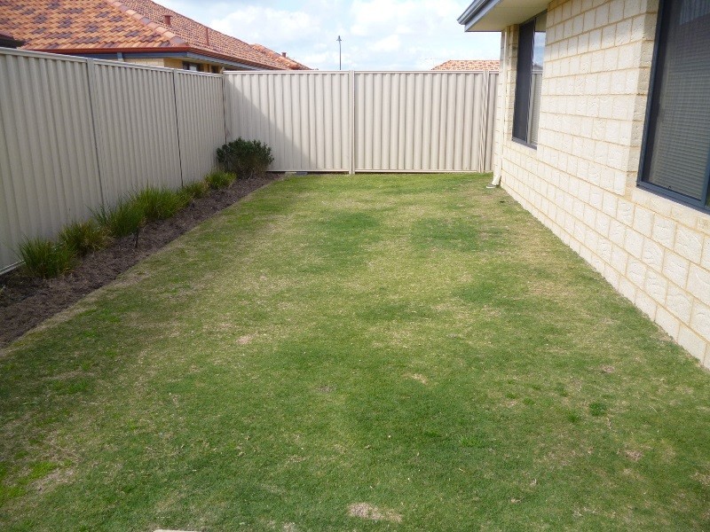 24 Lucky Bay Road, Secret Harbour WA 6173