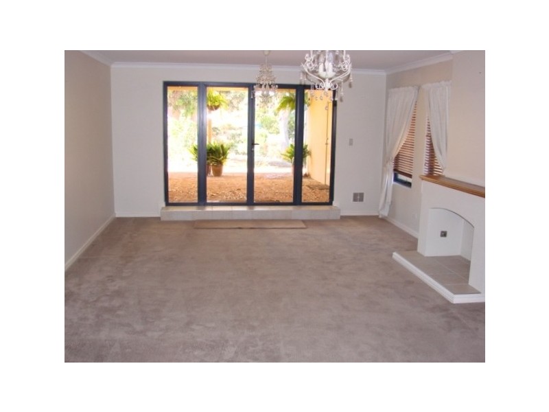 8 Boothman Mews, Golden Bay WA 6174