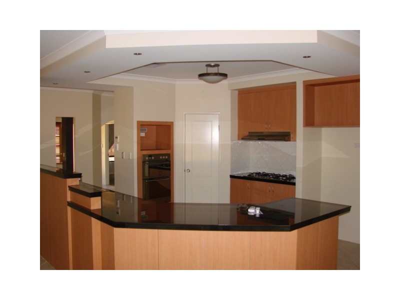 8 Boothman Mews, Golden Bay WA 6174