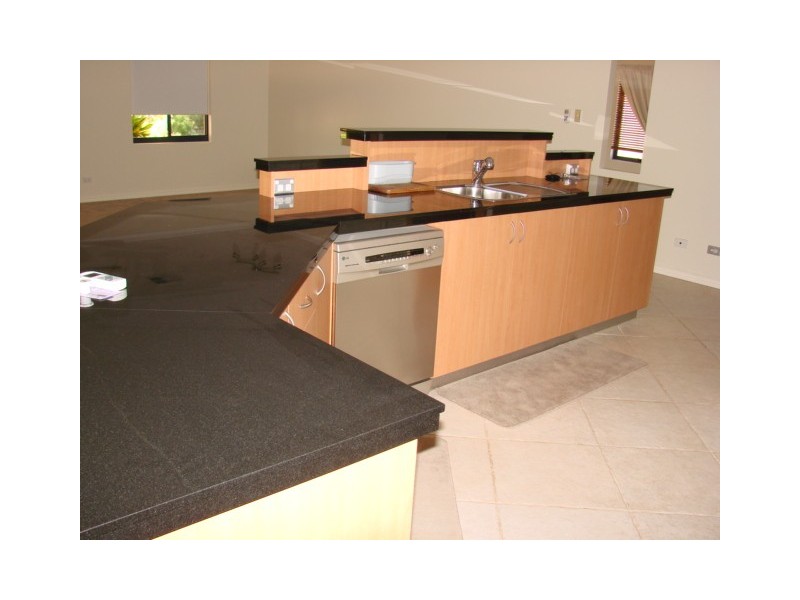 8 Boothman Mews, Golden Bay WA 6174