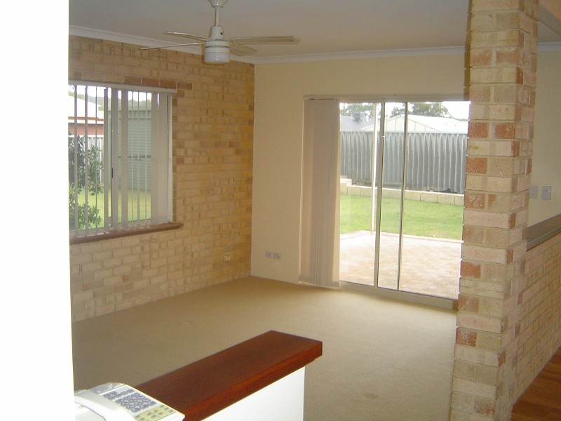 16 Wooleen Street, Golden Bay WA 6174