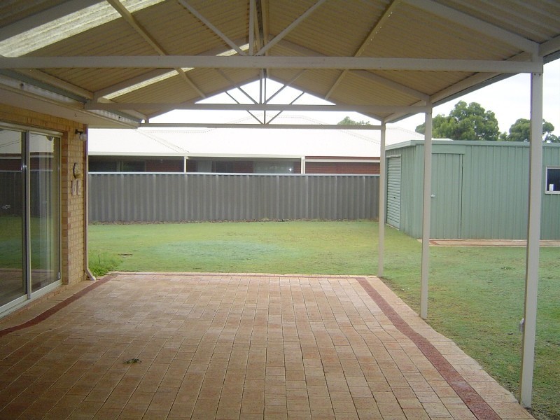 16 Wooleen Street, Golden Bay WA 6174