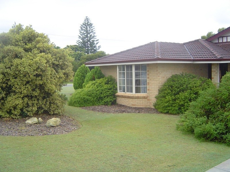 16 Wooleen Street, Golden Bay WA 6174