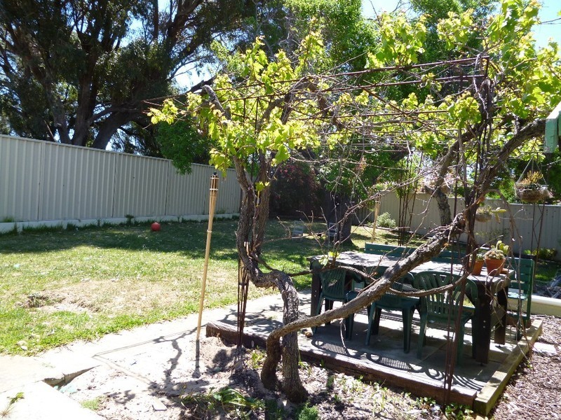 25 Maroonah Road, Golden Bay WA 6174