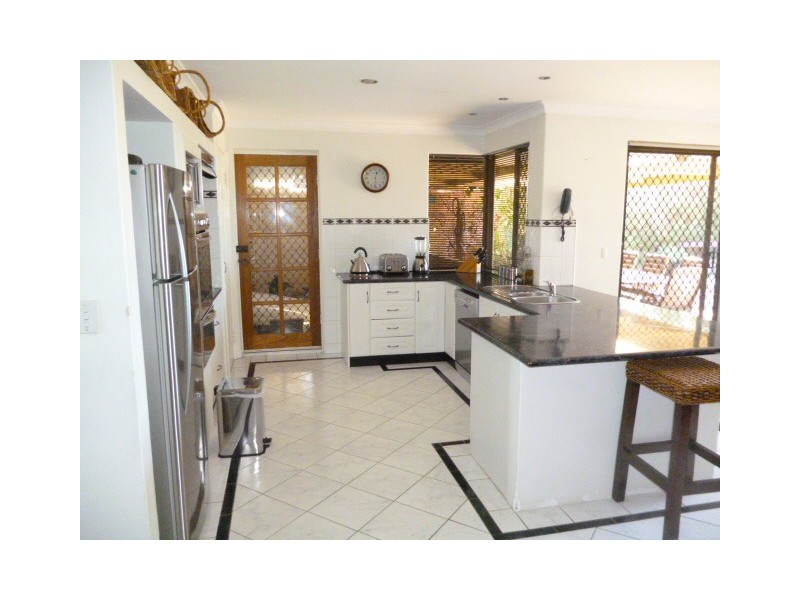 10 Ivanhoe St, Golden Bay WA 6174