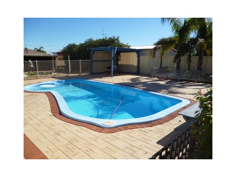 10 Ivanhoe St, Golden Bay WA 6174