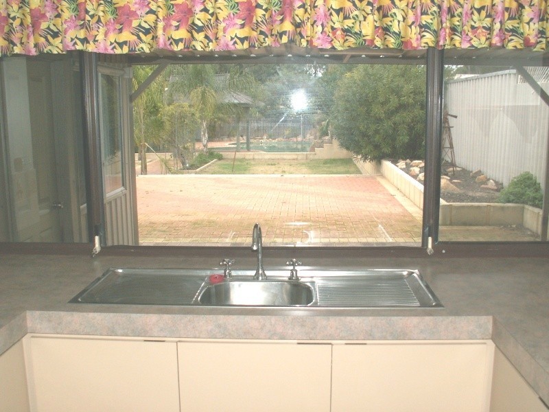 42 Noreena Ave, Golden Bay WA 6174