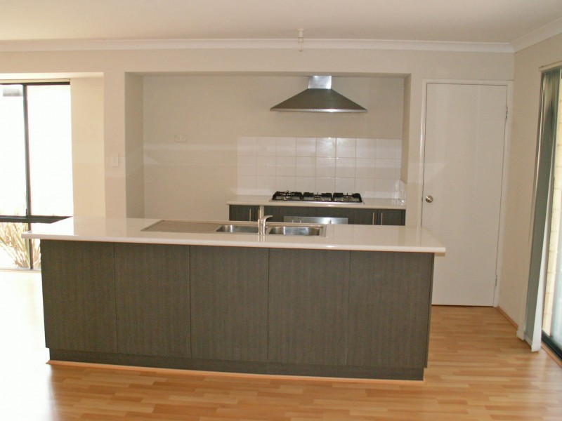 2 D’Arcole Turn, Secret Harbour WA 6173