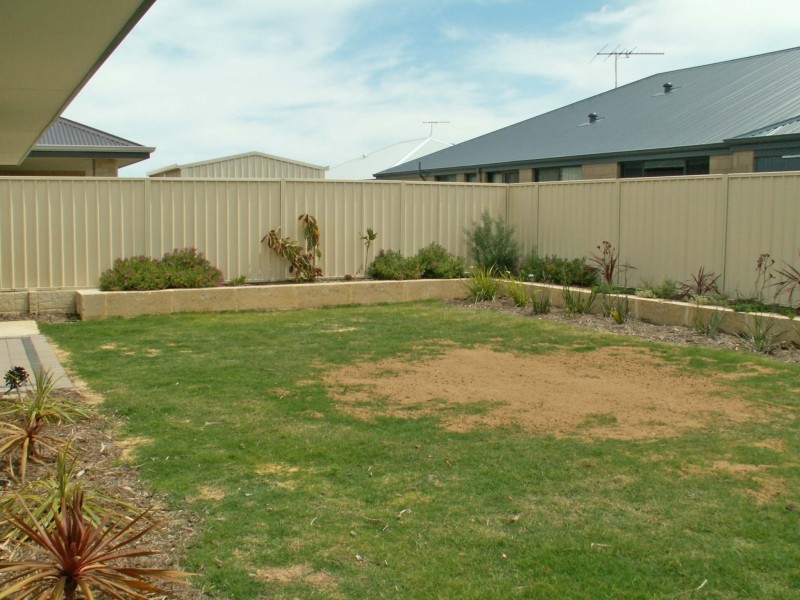 2 D’Arcole Turn, Secret Harbour WA 6173