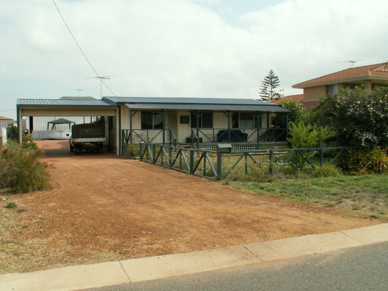 11 Glenroy Ave, Golden Bay WA 6174