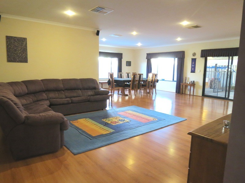 1 Sete Green, Secret Harbour WA 6173