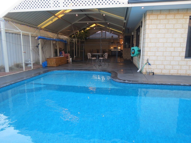 1 Sete Green, Secret Harbour WA 6173