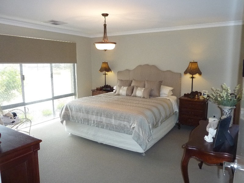 31 Coffs Bend, Secret Harbour WA 6173