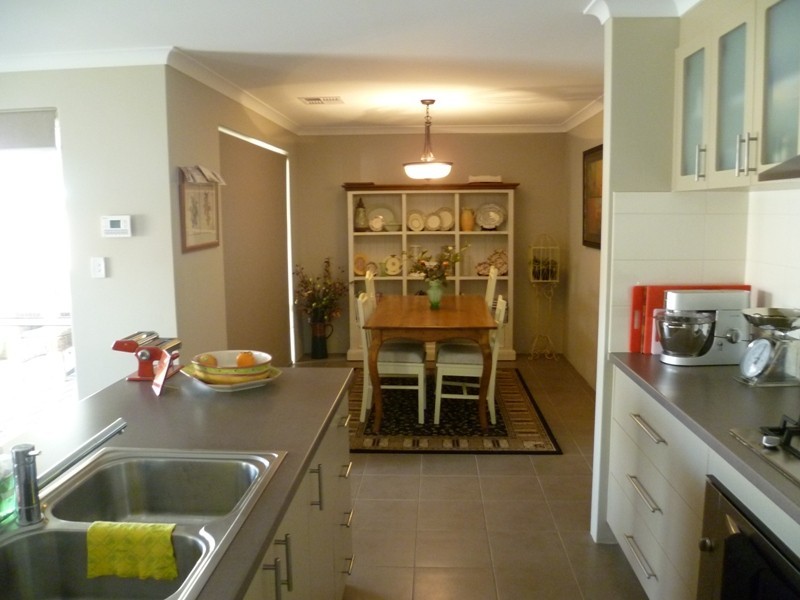 31 Coffs Bend, Secret Harbour WA 6173