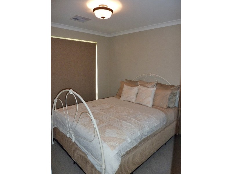 31 Coffs Bend, Secret Harbour WA 6173