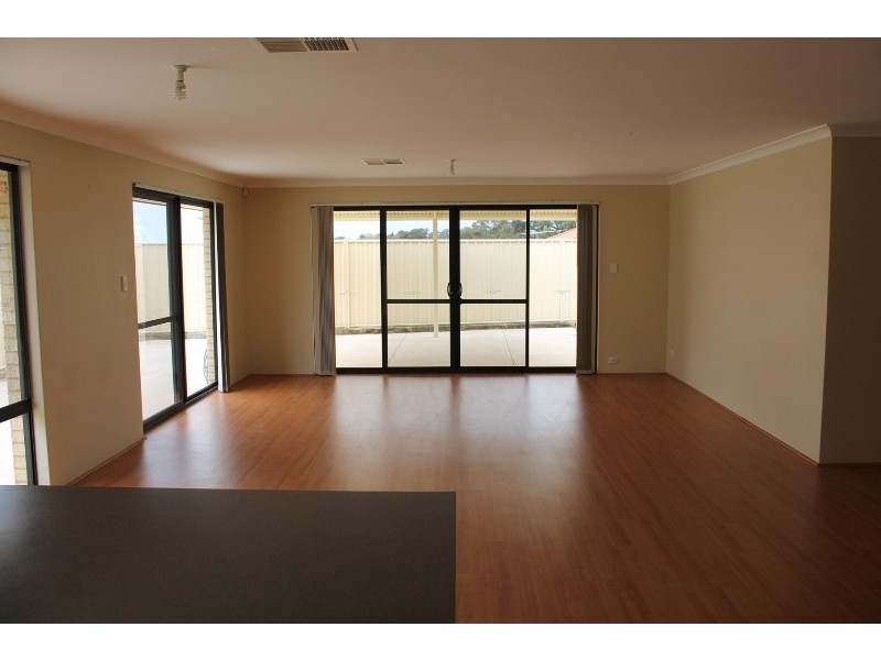 10 Myalla Pass, Lakelands WA 6180