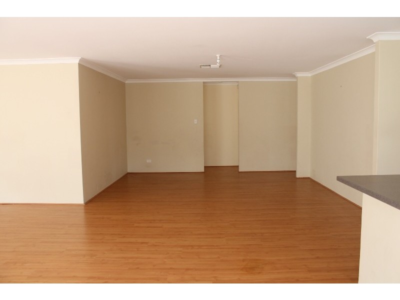 10 Myalla Pass, Lakelands WA 6180