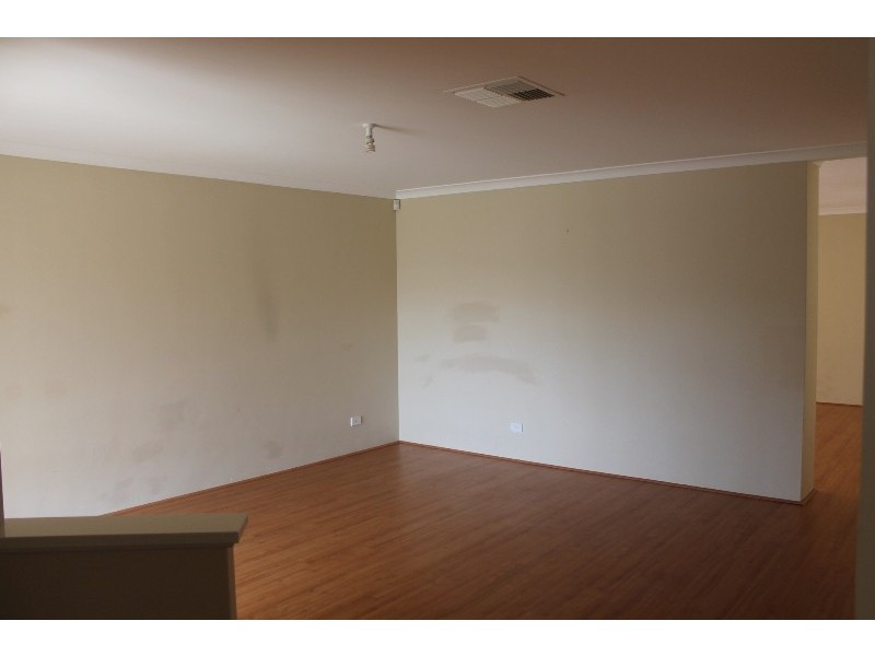 10 Myalla Pass, Lakelands WA 6180