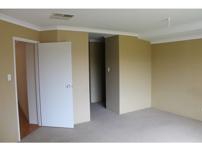 10 Myalla Pass, Lakelands WA 6180