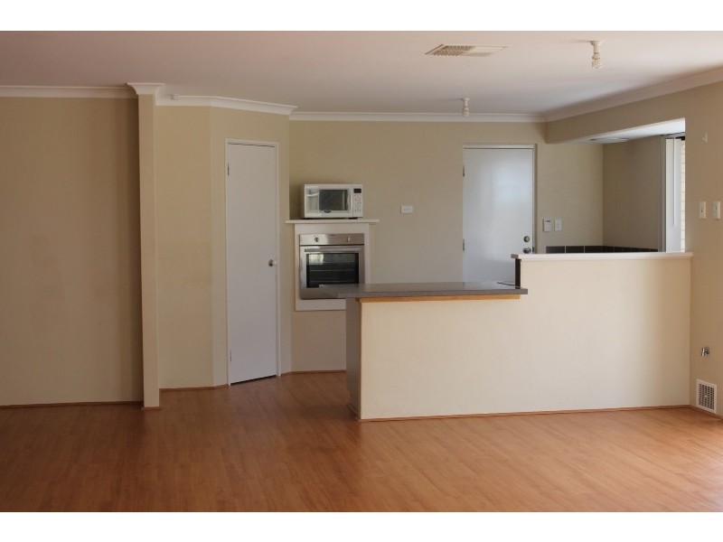 10 Myalla Pass, Lakelands WA 6180