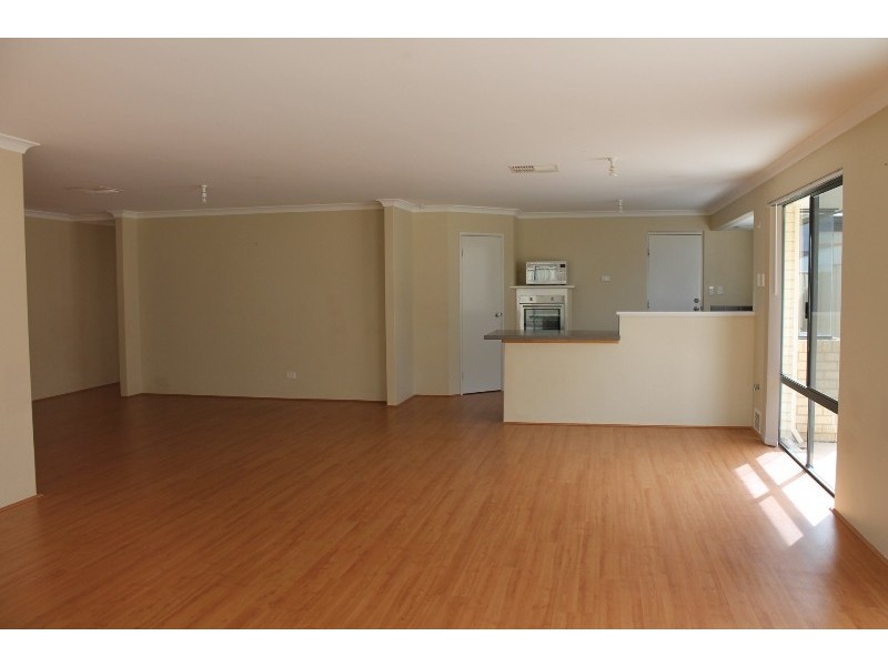 10 Myalla Pass, Lakelands WA 6180