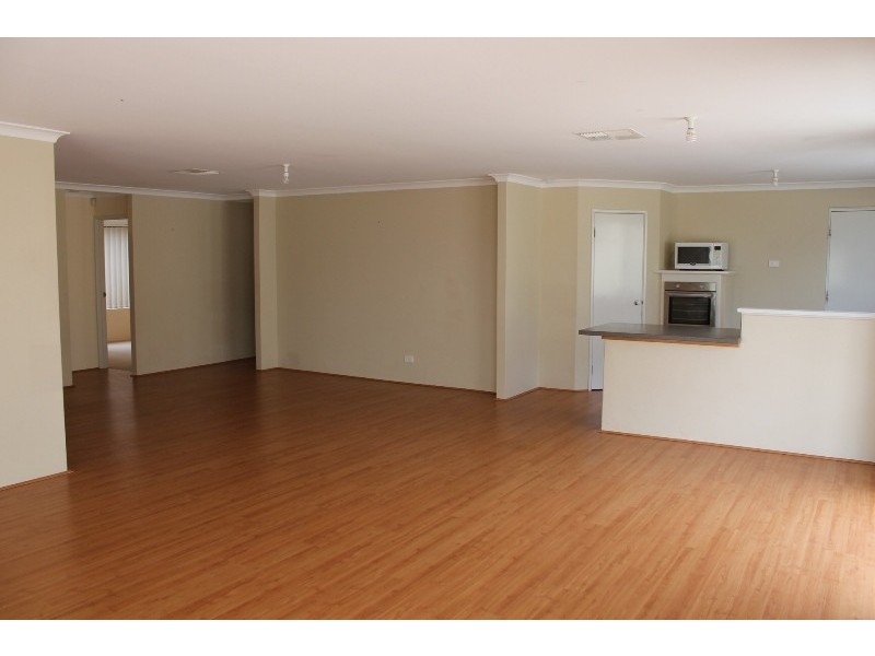 10 Myalla Pass, Lakelands WA 6180