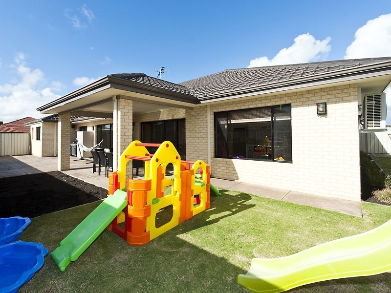 3 Savona Brace, Secret Harbour WA 6173