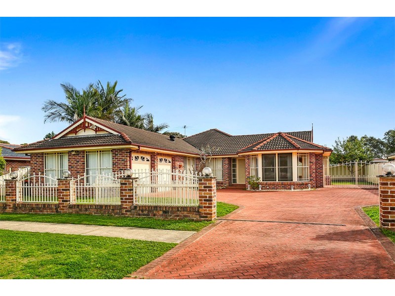 17 Daintree Drive, Wattle Grove NSW 2173