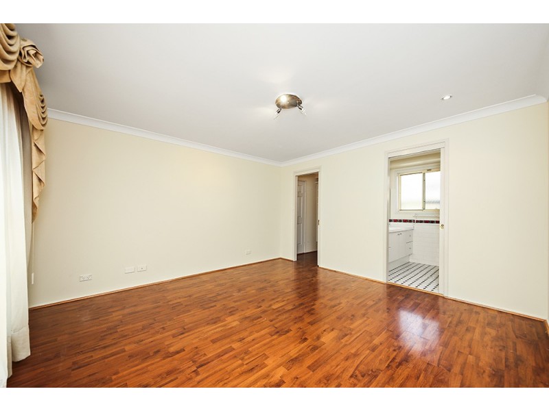 17 Daintree Drive, Wattle Grove NSW 2173