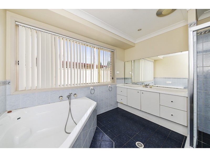 17 Daintree Drive, Wattle Grove NSW 2173