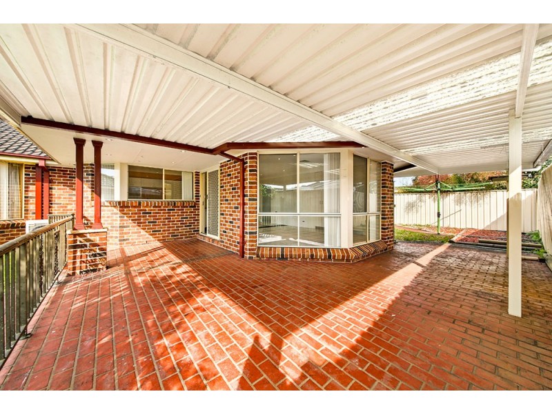 17 Daintree Drive, Wattle Grove NSW 2173