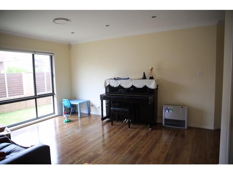 8 Palmer Terrace, Moorebank NSW 2170