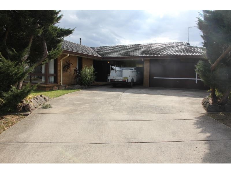 4 TEMPLETON CRES, Moorebank NSW 2170