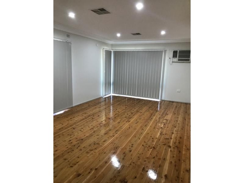 4 TEMPLETON CRES, Moorebank NSW 2170