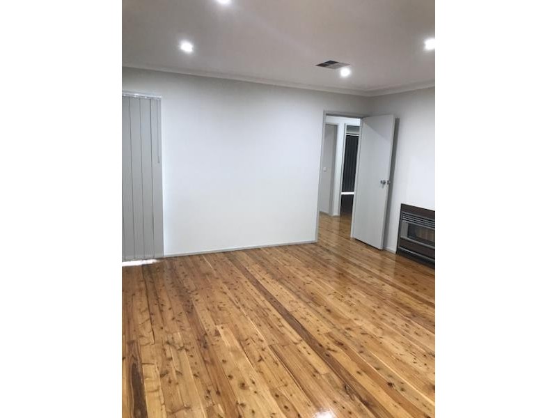 4 TEMPLETON CRES, Moorebank NSW 2170