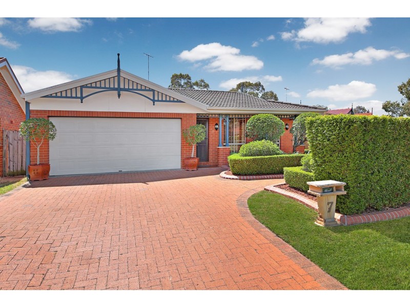 7 Ellesmere Court, Wattle Grove NSW 2173
