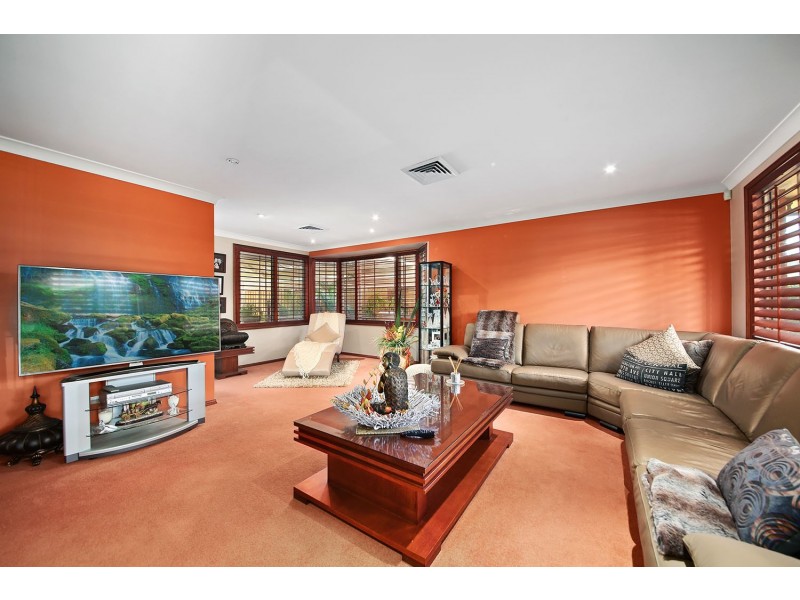 7 Ellesmere Court, Wattle Grove NSW 2173