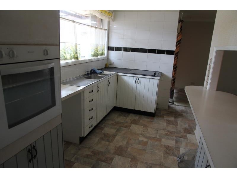 40 THOMPSON AVENUE, Moorebank NSW 2170