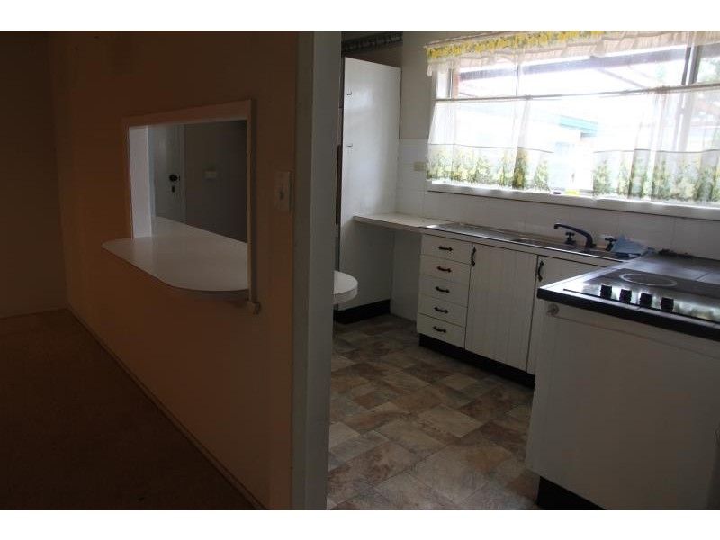 40 THOMPSON AVENUE, Moorebank NSW 2170