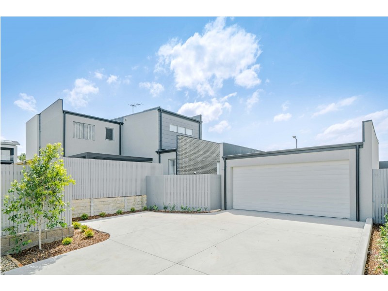 3 Greenview Drive, Moorebank NSW 2170