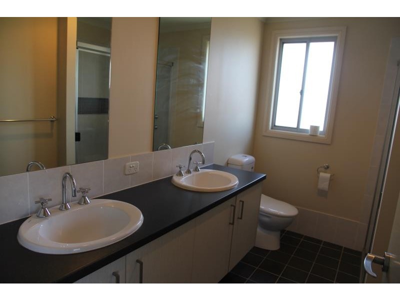 5 THE PARKWAY AVE, Moorebank NSW 2170