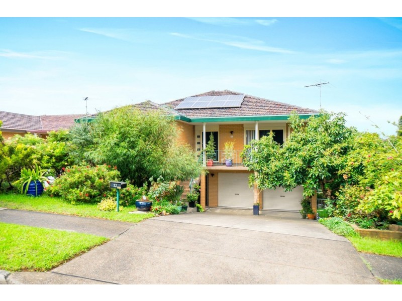 32 Phoenix Crescent, Casula NSW 2170