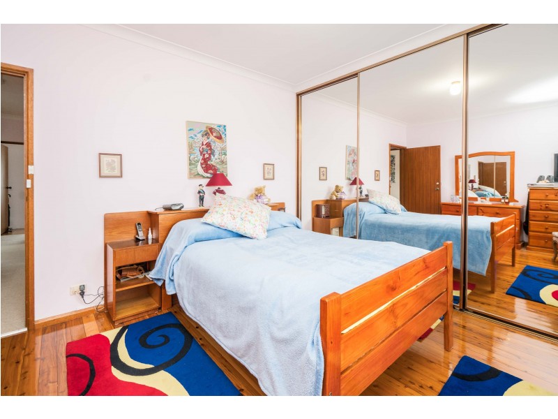 32 Phoenix Crescent, Casula NSW 2170