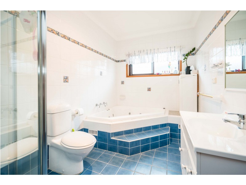 32 Phoenix Crescent, Casula NSW 2170