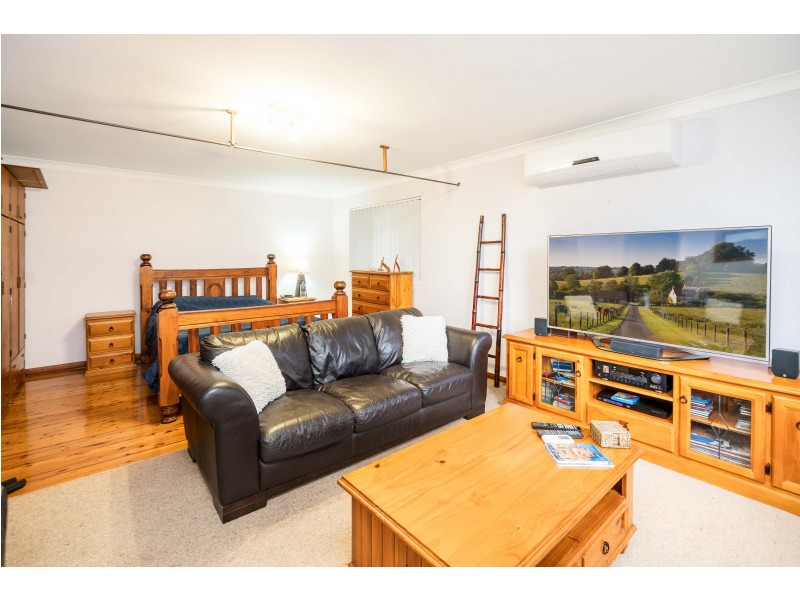 32 Phoenix Crescent, Casula NSW 2170