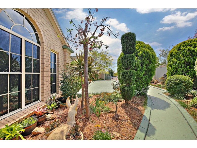 8 Correa Court, Voyager Point NSW 2172