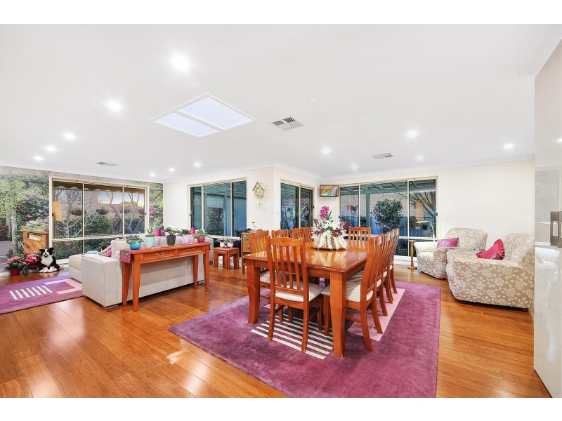 8 Correa Court, Voyager Point NSW 2172